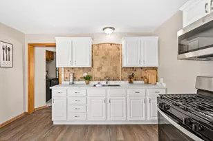 6136 W Oklahoma Ave, Milwaukee, WI 53219 - Photo 12