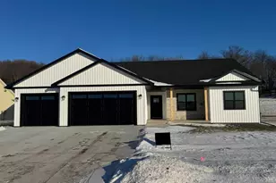 1341 Annapolis Dr, Holmen, WI 54636 - Photo 1