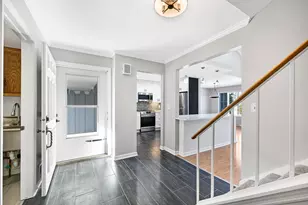 10121 N Lee Ct, Mequon, WI 53092 - Photo 4