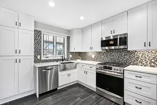 10121 N Lee Ct, Mequon, WI 53092 - Photo 1