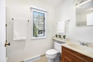 10121 N Lee Ct, Mequon, WI 53092 - Photo 12