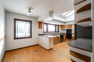 9251 N Tennyson Dr, Bayside, WI 53217 - Photo 16