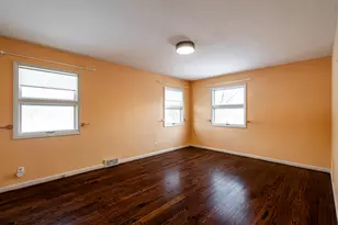 9251 N Tennyson Dr, Bayside, WI 53217 - Photo 28