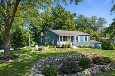 426  Sylvan Dr, Fontana, WI 53125 - Photo 1