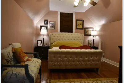 2736 N Oakland Ave, Milwaukee, WI 53211 - Photo 18