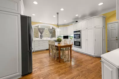 637 E Carlisle Ave, Whitefish Bay, WI 53217 - Photo 12