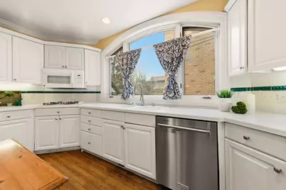 637 E Carlisle Ave, Whitefish Bay, WI 53217 - Photo 16