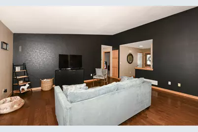 7836  Whitetail Dr, Racine, WI 53406 - Photo 6