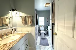 1672 N Astor St, Milwaukee, WI 53202 - Photo 8