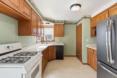 4436 S 64th St, Greenfield, WI 53220 - Photo 10