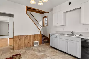 211 Lincoln Ave, Sheboygan, WI 53081 - Photo 4