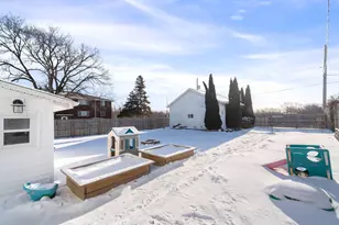 343 E Green Bay Ave, Saukville, WI 53080 - Photo 18