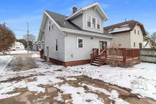 1810 S 10th St, Manitowoc, WI 54220 - Photo 28