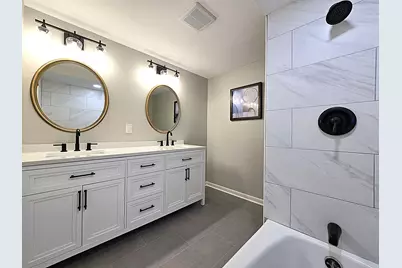 4570 N Delco Ave, Wauwatosa, WI 53225 - Photo 22