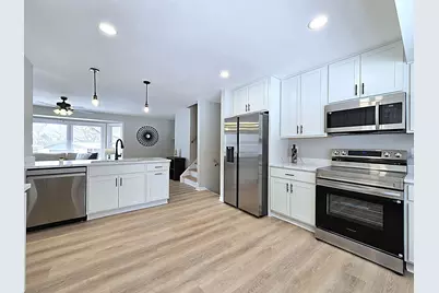 4570 N Delco Ave, Wauwatosa, WI 53225 - Photo 8