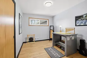 8965 N Navajo Rd, Bayside, WI 53217 - Photo 30