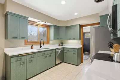 8965 N Navajo Rd, Bayside, WI 53217 - Photo 20