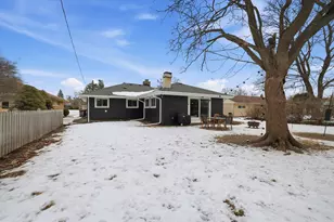 8965 N Navajo Rd, Bayside, WI 53217 - Photo 36