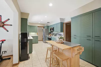 8965 N Navajo Rd, Bayside, WI 53217 - Photo 18