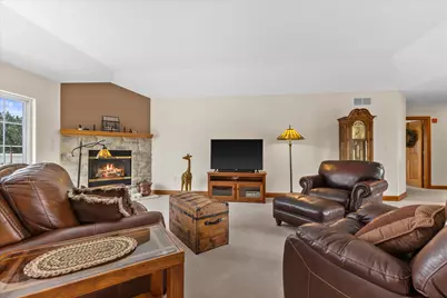 516  Arbor Oaks Ln #D, Waukesha, WI 53188 - Photo 4