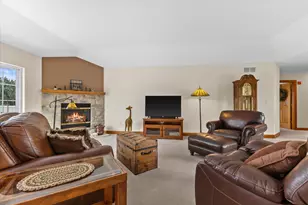 516 Arbor Oaks Ln, Waukesha, WI 53188 - Photo 4