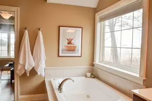 201 Abbey Springs Dr, Fontana, WI 53125 - Photo 10