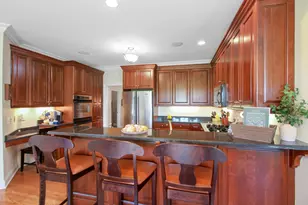 201 Abbey Springs Dr, Fontana, WI 53125 - Photo 4