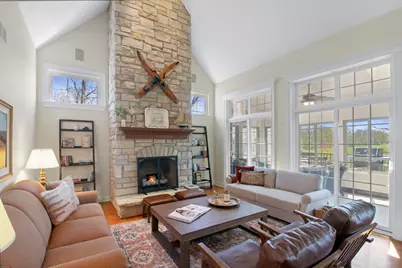 201  Abbey Springs Dr, Fontana, WI 53125 - Photo 2