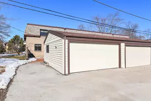 16107 W Heritage Ln, New Berlin, WI 53151 - Photo 2