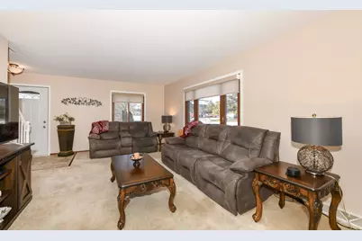 16107 W Heritage Ln, New Berlin, WI 53151 - Photo 8