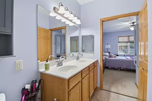 7710 S 51st St, Franklin, WI 53132 - Photo 14