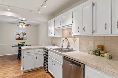 1150  Pilgrim Pkwy, Elm Grove, WI 53122 - Photo 14