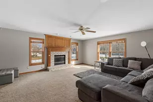 N53W15161 Glenmeadow Ct, Menomonee Falls, WI 53051 - Photo 4