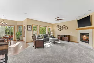 N54W16055 Westwind Dr, Menomonee Falls, WI 53051 - Photo 4