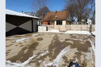 6411 W Cleveland Ave, Milwaukee, WI 53219 - Photo 10