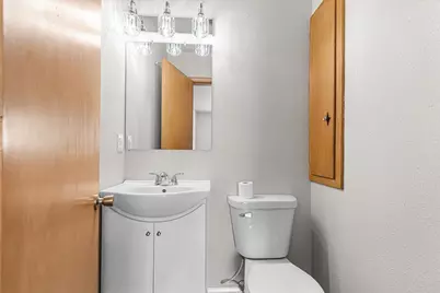 632 S 16th Ave, West Bend, WI 53095 - Photo 10