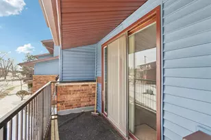 8510 W Waterford Ave, Greenfield, WI 53228 - Photo 16