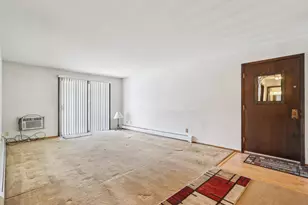 8510 W Waterford Ave, Greenfield, WI 53228 - Photo 4