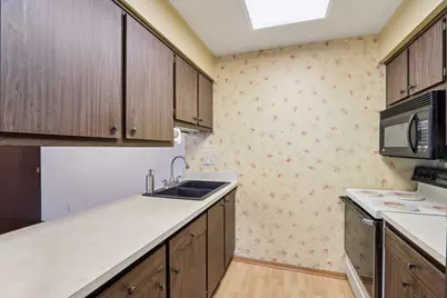 8510 W Waterford Ave #5, Greenfield, WI 53228 - Photo 8