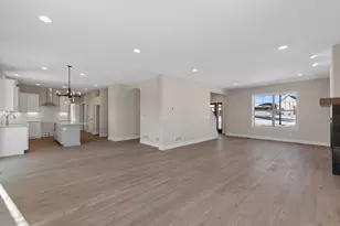 W192N5472 Red Crown Ln, Menomonee Falls, WI 53051 - Photo 10