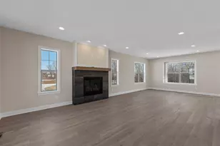 W192N5472 Red Crown Ln, Menomonee Falls, WI 53051 - Photo 6