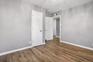 4889 N 24th St, Milwaukee, WI 53209 - Photo 8