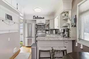 208 Highland Ave, Hartland, WI 53029 - Photo 8