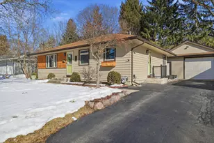 208 Highland Ave, Hartland, WI 53029 - Photo 2