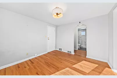 2431 N 70th St, Wauwatosa, WI 53213 - Photo 20