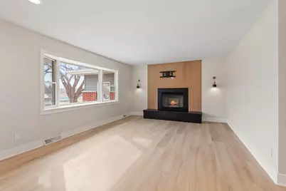 N56W36792  Cherokee Rd, Oconomowoc, WI 53066 - Photo 4