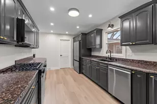 N56W36792 Cherokee Rd, Oconomowoc, WI 53066 - Photo 14