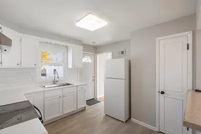 2240 W Lawn Ave, Milwaukee, WI 53209 - Photo 6