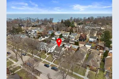 4924 N Larkin St, Whitefish Bay, WI 53217 - Photo 2