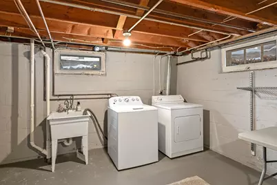 320 S Honey Creek Dr, Milwaukee, WI 53214 - Photo 22